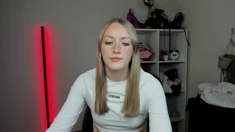 evelynblond online show from April 10, 12:43 pm