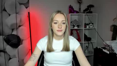 evelynblond online show from January 19, 1:32 pm