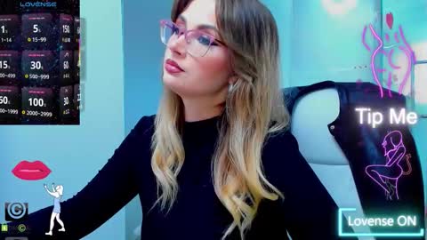 evelyne_rose online show from September 19, 5:00 am