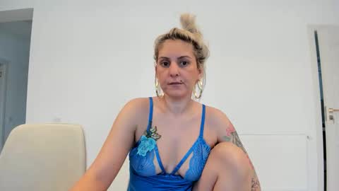 evelynevyyy online show from February 24, 6:49 am