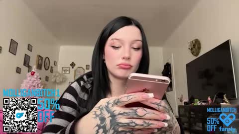 Evelyn online show from January 6, 11:31 pm