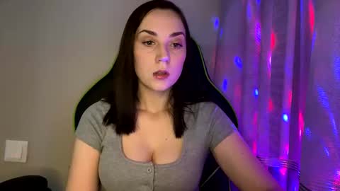 evelyngrace_ online show from February 5, 12:27 pm