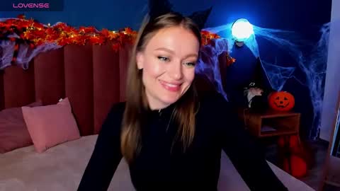 Evelyn online show from October 24, 2:01 am