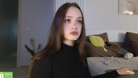 evi_woow online show from October 13, 7:05 pm