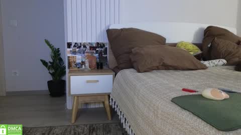 evi_woow online show from October 10, 1:00 am