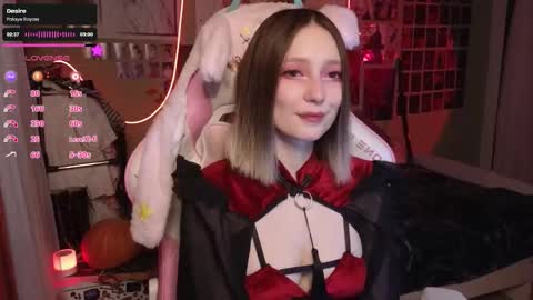 Evie online show from October 31, 8:53 pm