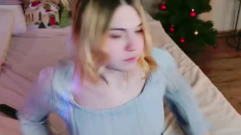 evie_val online show from December 14, 8:59 pm