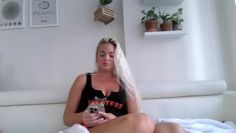 Badblondebunny online show from October 3, 9:01 pm
