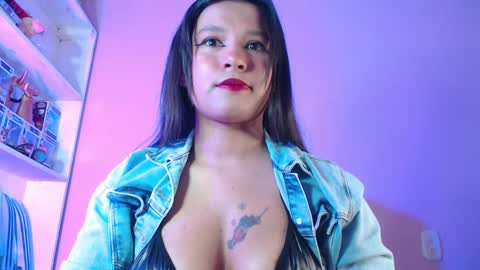 Snapshot of evybubbles_ chatting on January 14, 4:39 pm Im Evy online show from January 14, 4:39 pm
