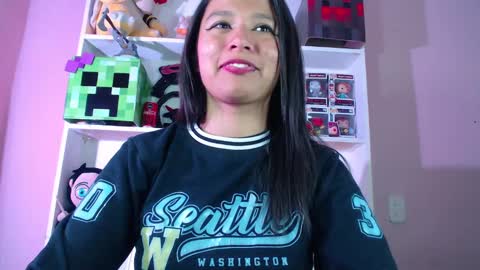 Snapshot of evybubbles_ chatting on September 9, 4:07 pm Im Evy online show from September 9, 4:07 pm