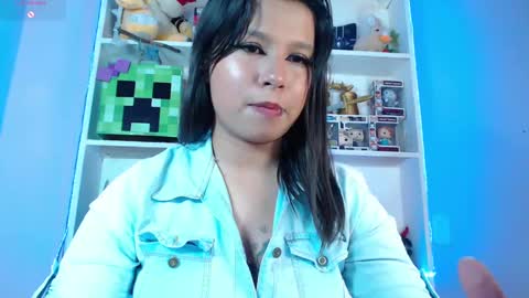 Snapshot of evybubbles_ chatting on December 20, 8:34 pm Im Evy online show from December 20, 8:34 pm