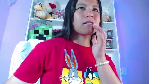 Snapshot of evybubbles_ chatting on December 23, 4:50 pm Im Evy online show from December 23, 4:50 pm