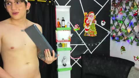 exotic_kisses_ online show from December 6, 5:49 pm