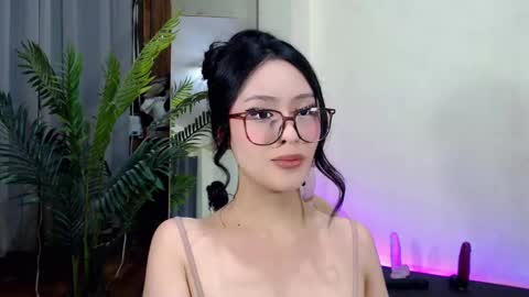 Candy  online show from February 9, 1:03 pm