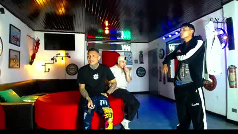 extrangers online show from April 1, 12:06 pm