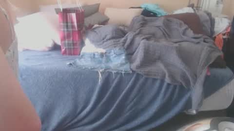 eyeswall0w online show from February 19, 2:16 pm