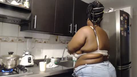 eyshaexotii online show from September 12, 12:01 am