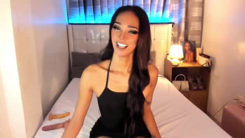 Snapshot of faelore_ chatting on January 19, 5:18 pm faelore online show from January 19, 5:18 pm