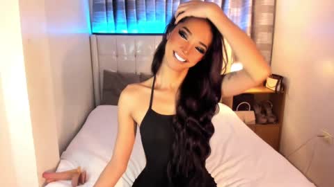 Snapshot of faelore_ chatting on December 19, 6:23 pm faelore online show from December 19, 6:23 pm