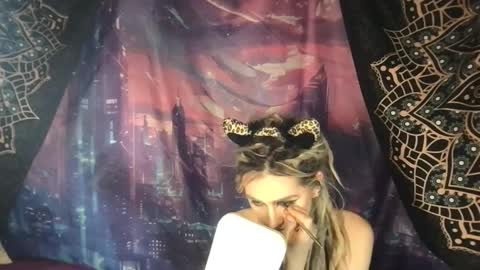 Fae online show from December 7, 4:31 pm