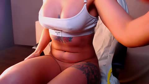 Elli  online show from February 25, 8:32 pm