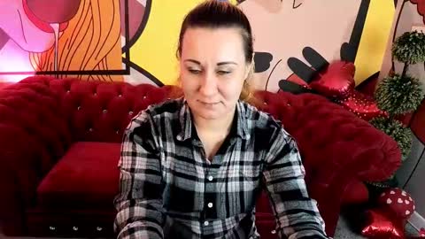 famousemuse online show from March 25, 2:02 pm