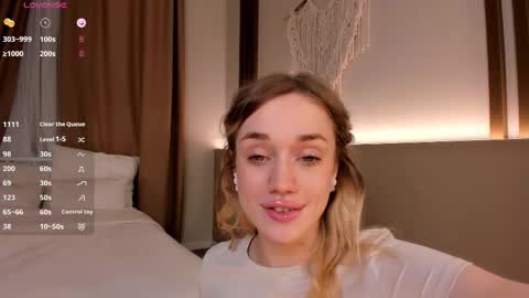 fancyamelia online show from November 13, 1:47 pm