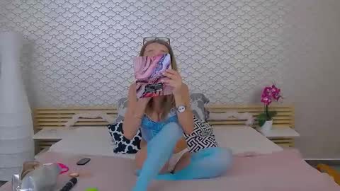 Fannie online show from March 31, 4:02 am