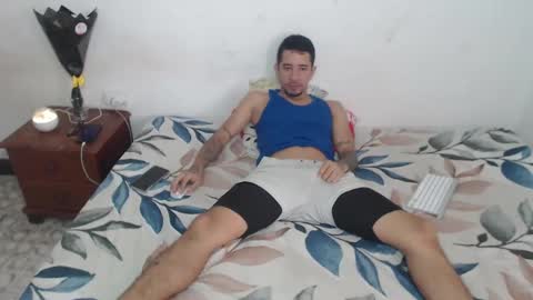 fantasieshotcouple online show from October 28, 5:47 pm