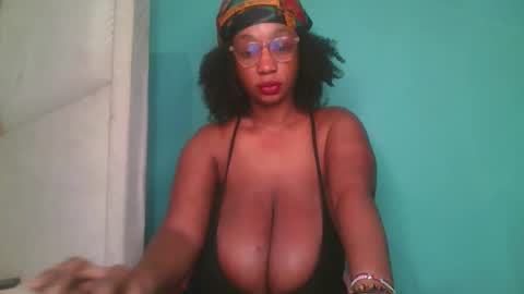 Snapshot of fantasymelons1 chatting on October 21, 12:21 pm Fantasy melons online show from October 21, 12:21 pm
