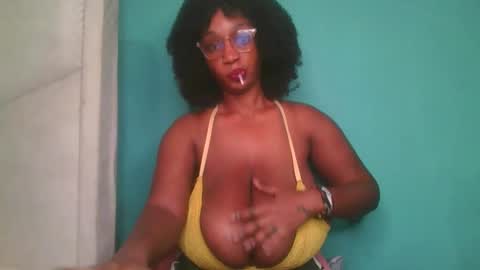 Snapshot of fantasymelons1 chatting on October 20, 12:21 pm Fantasy melons online show from October 20, 12:21 pm