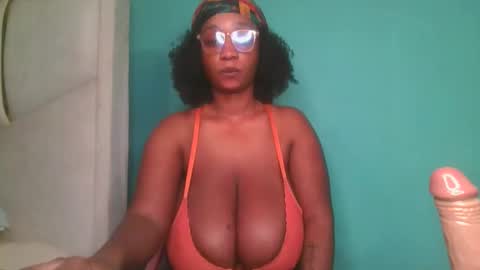 Snapshot of fantasymelons1 chatting on October 25, 12:38 pm Fantasy melons online show from October 25, 12:38 pm