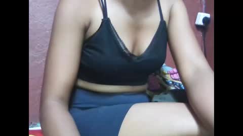 farantsaaly1 online show from December 22, 3:19 pm