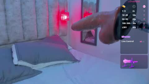     online show from October 3, 8:39 pm