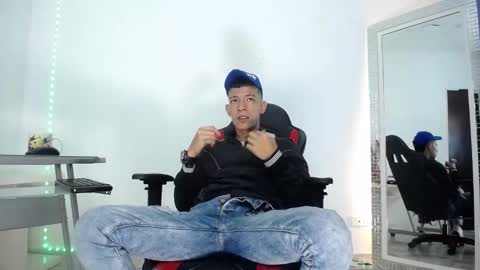 Favel Gomez online show from December 23, 1:03 pm