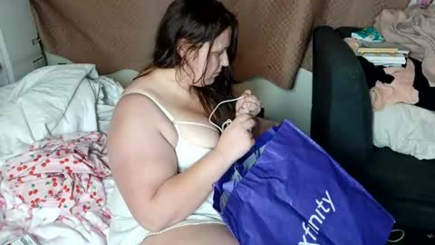 feastonme00 online show from July 27, 5:49 am