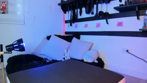 feel_the_touch online show from February 13, 9:39 pm