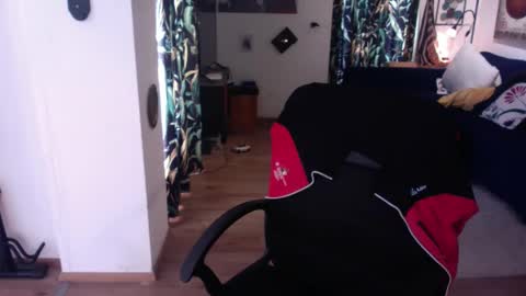 feetkissboy online show from January 17, 12:36 pm