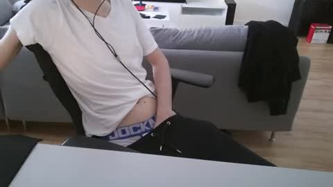 felixsagg online show from June 18, 9:14 am