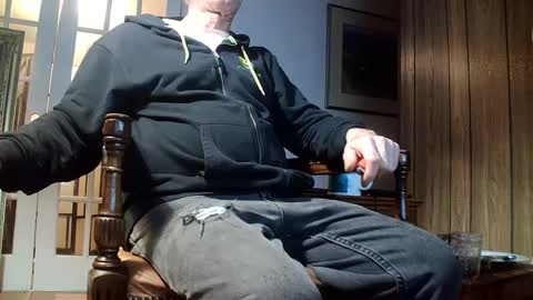 Snapshot of fellatioauto chatting on February 17, 8:41 am hungnsexy online show from February 17, 8:41 am
