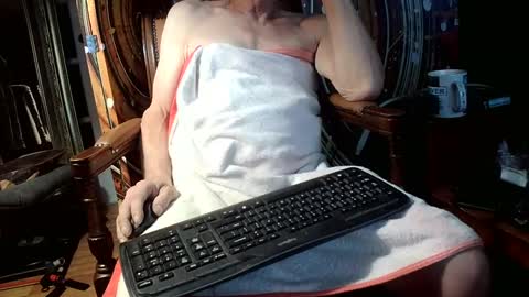 Snapshot of fellatioauto chatting on February 19, 7:37 pm hungnsexy online show from February 19, 7:37 pm