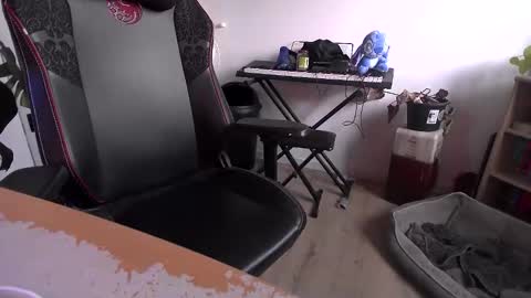 fem_alice_louis_dom online show from April 1, 6:16 pm