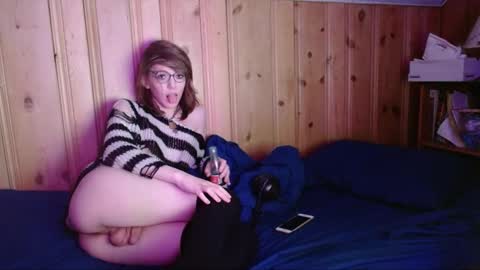 femboyflowers online show from March 3, 5:09 am