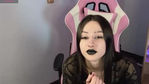 Fenilea online show from January 7, 9:42 pm