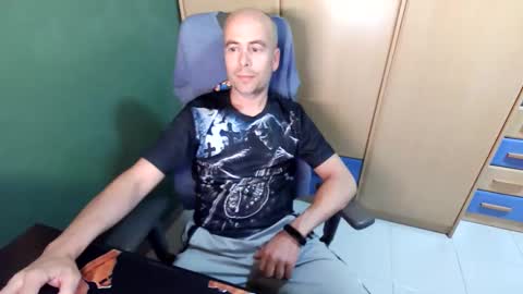 fernandez83 online show from May 23, 9:11 pm