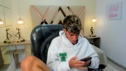 FER PHOENIX online show from December 22, 5:03 am