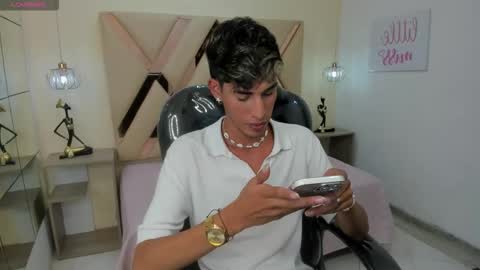 FER PHOENIX online show from October 5, 3:59 am