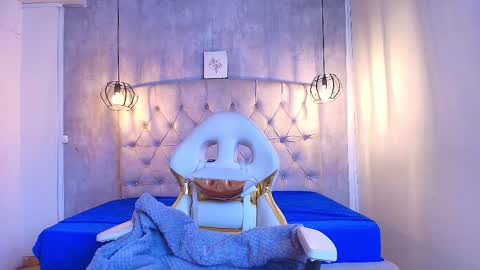   online show from December 3, 7:25 pm