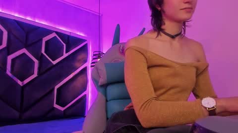   online show from February 6, 6:13 pm