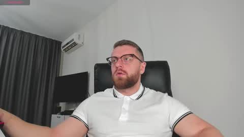 FindomGuyXXX online show from January 18, 5:33 pm